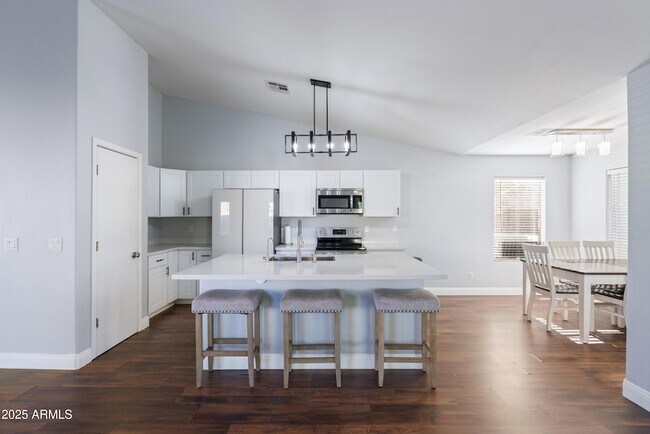 Building Photo - 1422 S 230th Ave