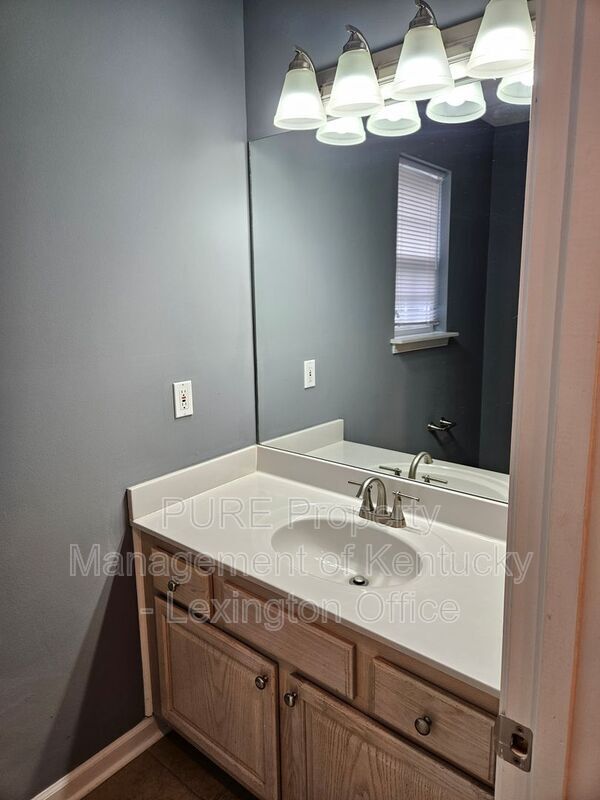 Building Photo - 353 Lucille Dr