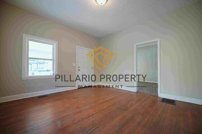 Building Photo - Close to Marion University, 3 Bedroom, 1.5...