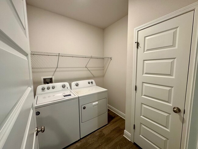 Building Photo - 145 Sandyshore Ct