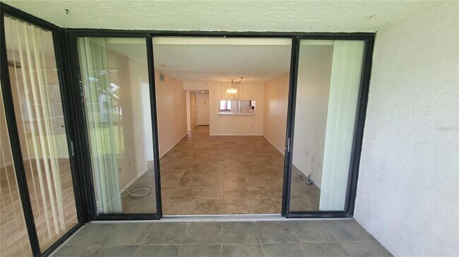 Building Photo - 2424 W Tampa Cir