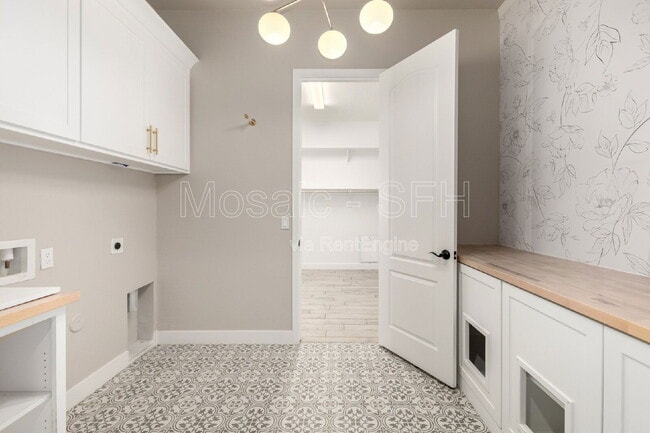 Building Photo - 10627 E Tumbleweed Ave