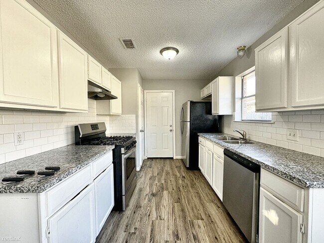 Building Photo - 3 br, 2 bath House - 1911 Bogatto St