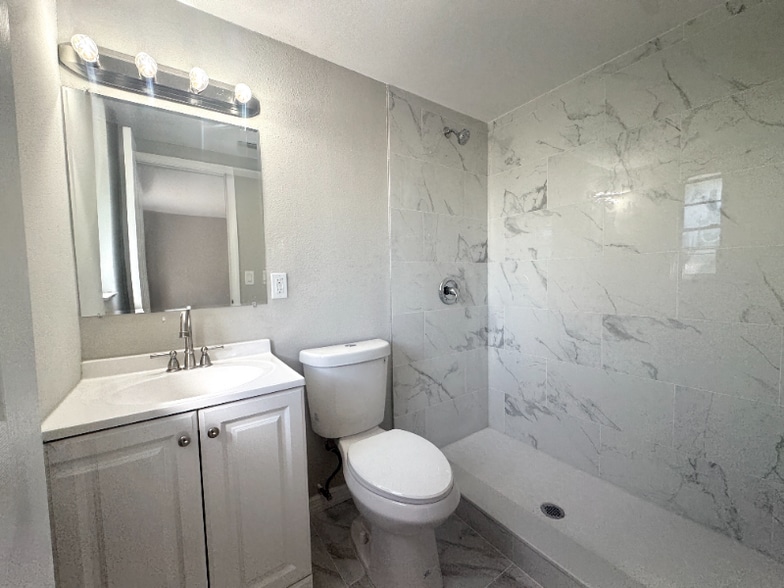 Building Photo - 5928-5930 13th St Ct E