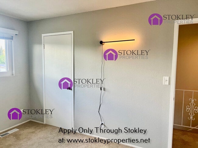 Building Photo - 1893 Lynwood Dr