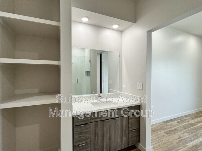 Building Photo - 1641 Midtown Pl