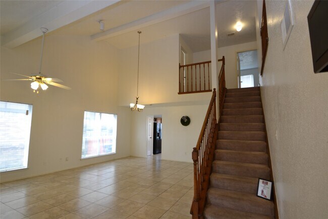 Building Photo - 12410 Meadow Briar Dr