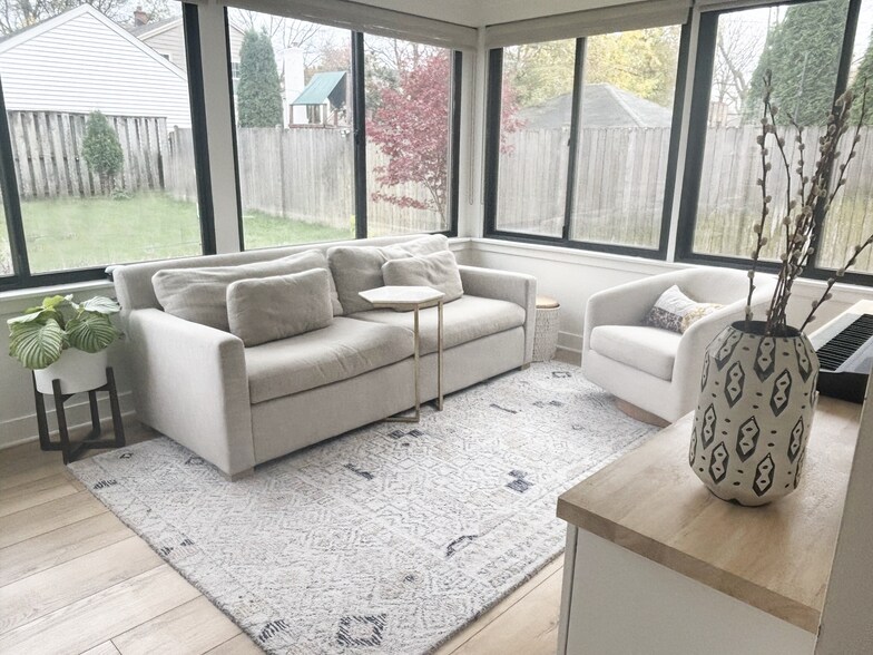 sun room - 6120 N Kent Ave