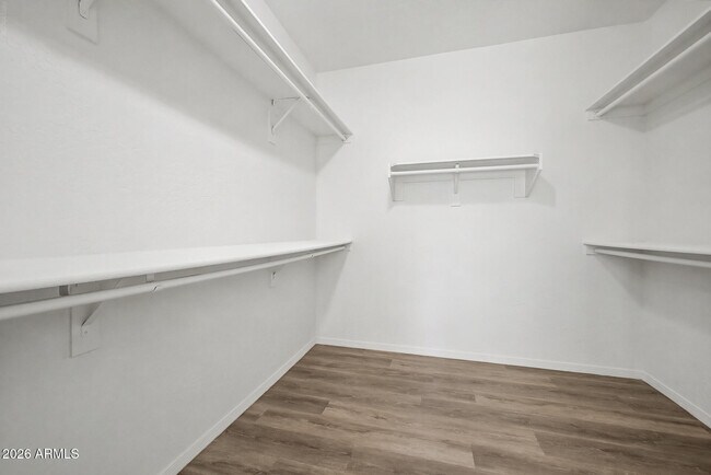 Building Photo - 4255 E Cherry Hills Dr