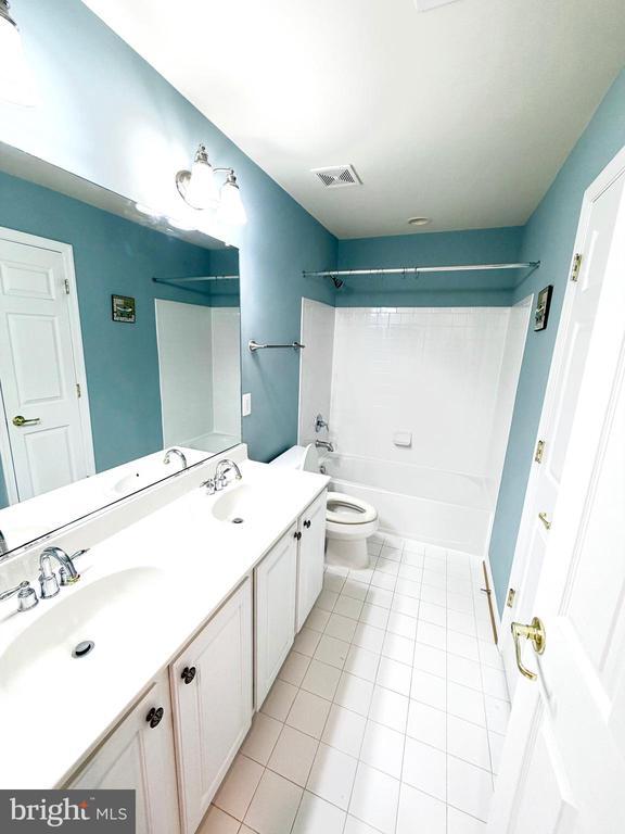 Building Photo - 47574 Royal Burnham Terrace