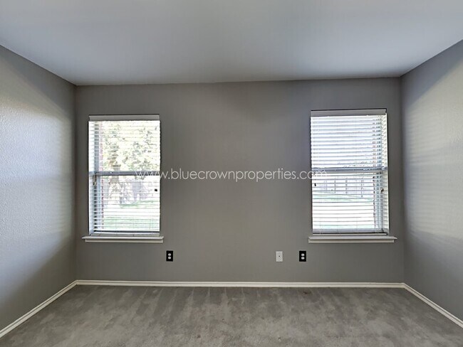 Building Photo - 9804 Southgate Dr