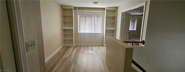 Building Photo - 313 Beethoven St