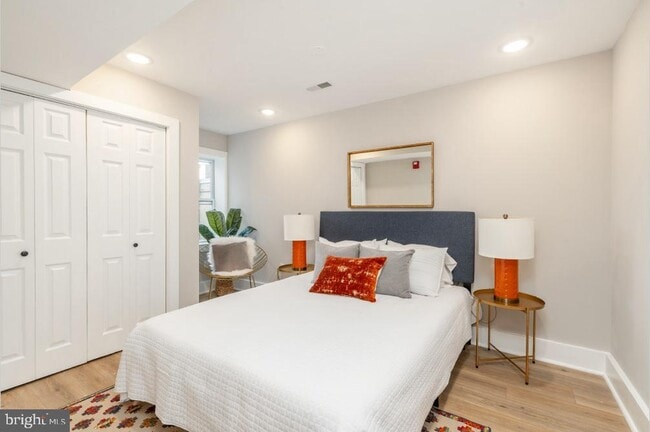 Building Photo - 2825 W Girard Ave