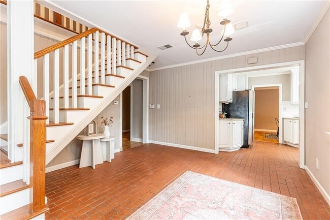 Building Photo - 1311 Roxboro Dr NE