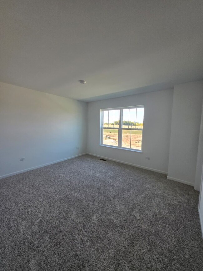 Building Photo - 348 Danforth Dr