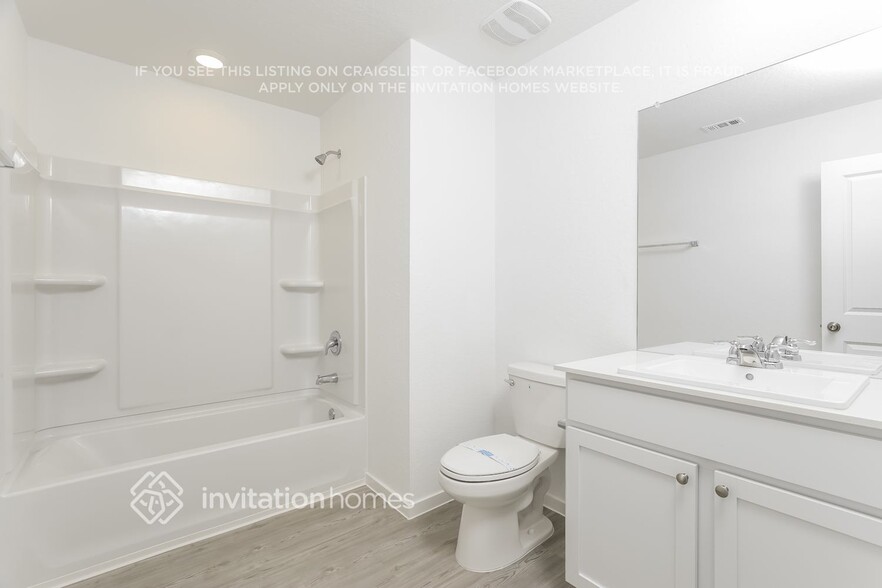 Building Photo - 3218 Roslyn Grist