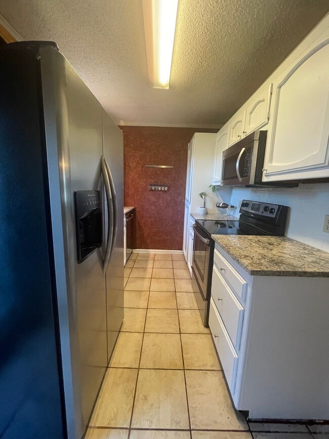 Building Photo - Condo: Jefferson Towne