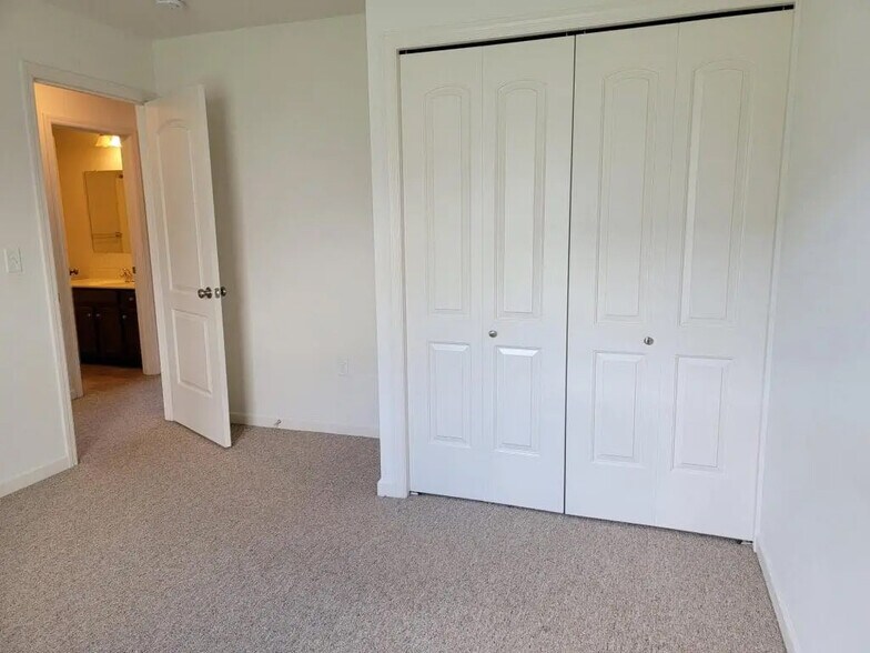 Building Photo - 639 Winding Ln