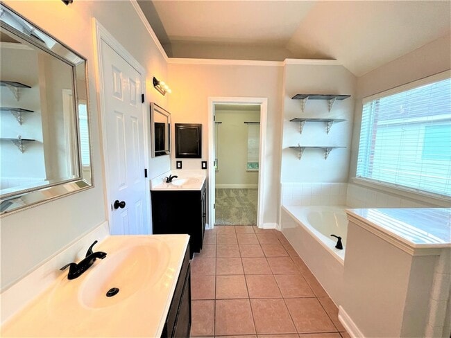 Building Photo - 16407 Stone Prairie Dr