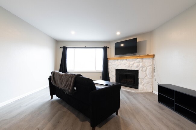 Building Photo - 211 McCarrey St