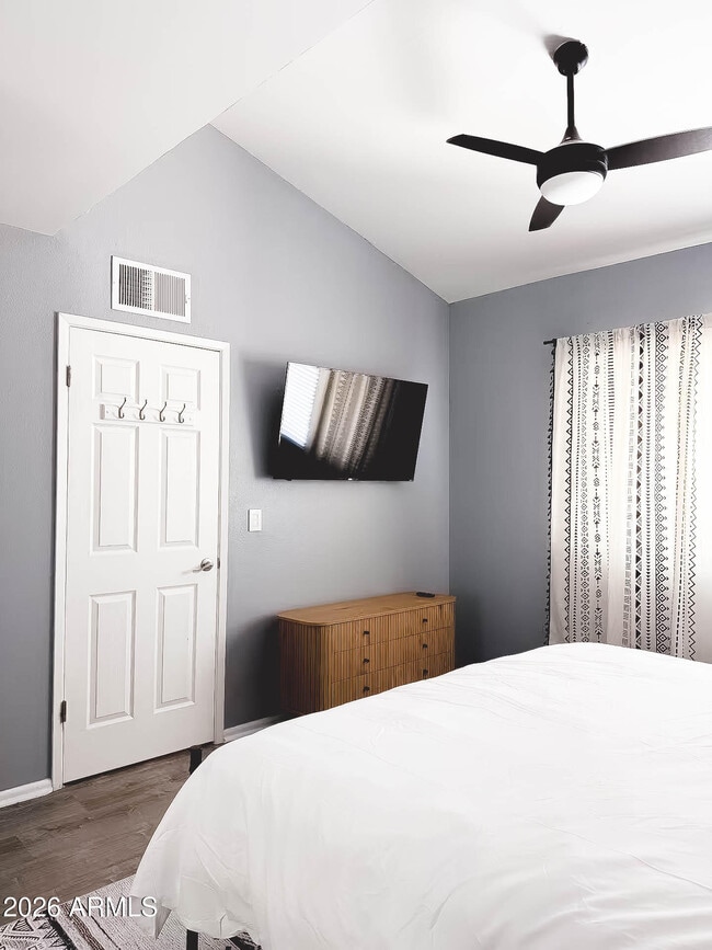 Building Photo - 8055 E Thomas Rd