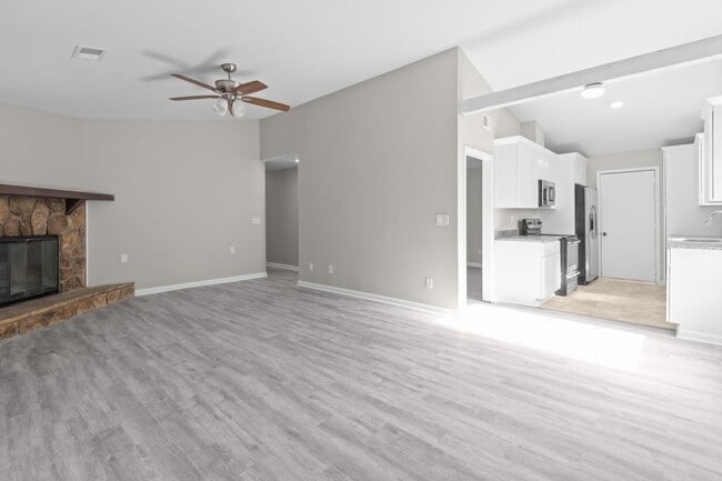 Building Photo - 1042 Mainstreet Lake Dr