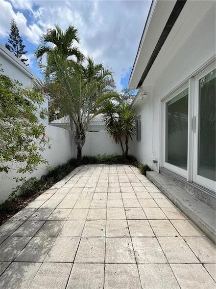 Building Photo - 2356 SW 16th Ave