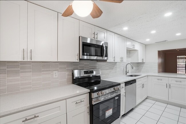 Building Photo - 3700 S Osprey Ave