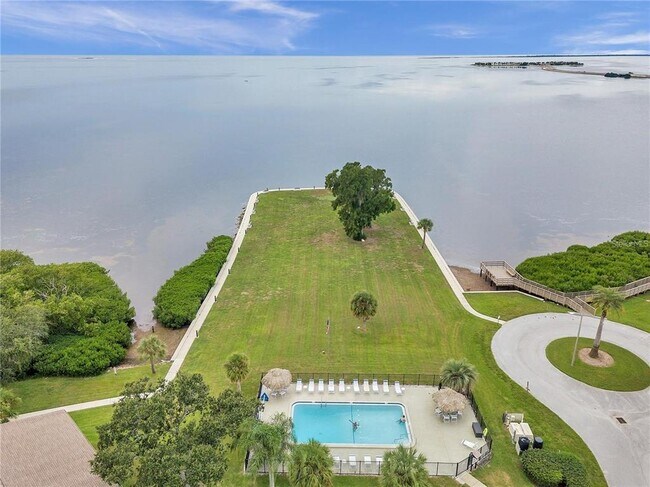 Building Photo - 425 Windrush Bay Dr