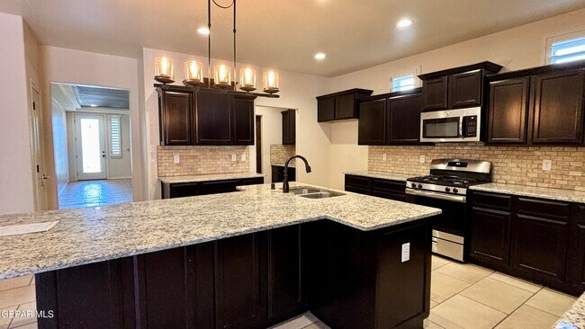 Building Photo - 12437 Pleasant Crest