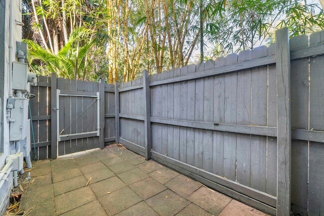 Building Photo - 551 SW 13th Ave