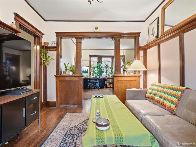 Building Photo - 2000 Dalzelle St