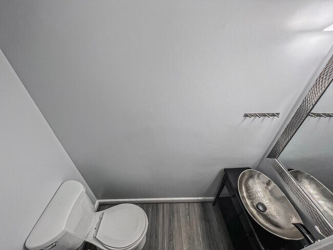 Building Photo - Sunny And Delightful 3 Bed 2.5 Bath Interior Townhome In Refreshing Newgate