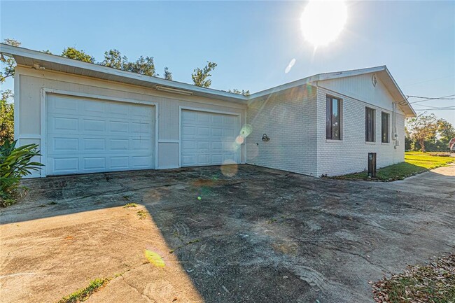 Building Photo - 933 N Clara Ave