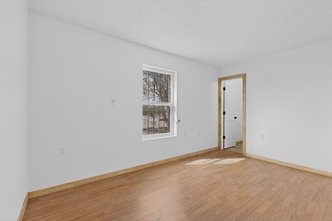 Building Photo - Rural South Valley 4 Bedroom  1.75 Bath 1256/sf