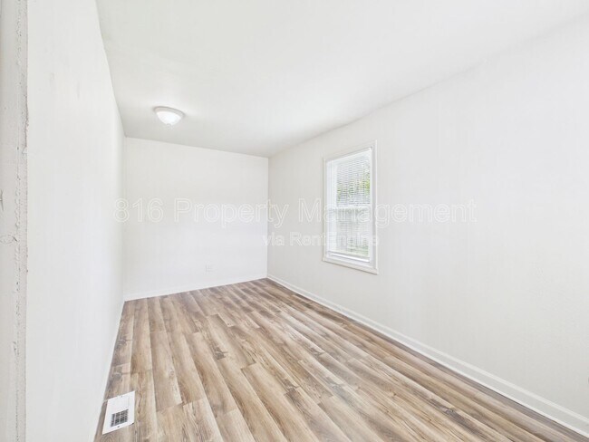 Building Photo - 5100 Brooklyn Ave