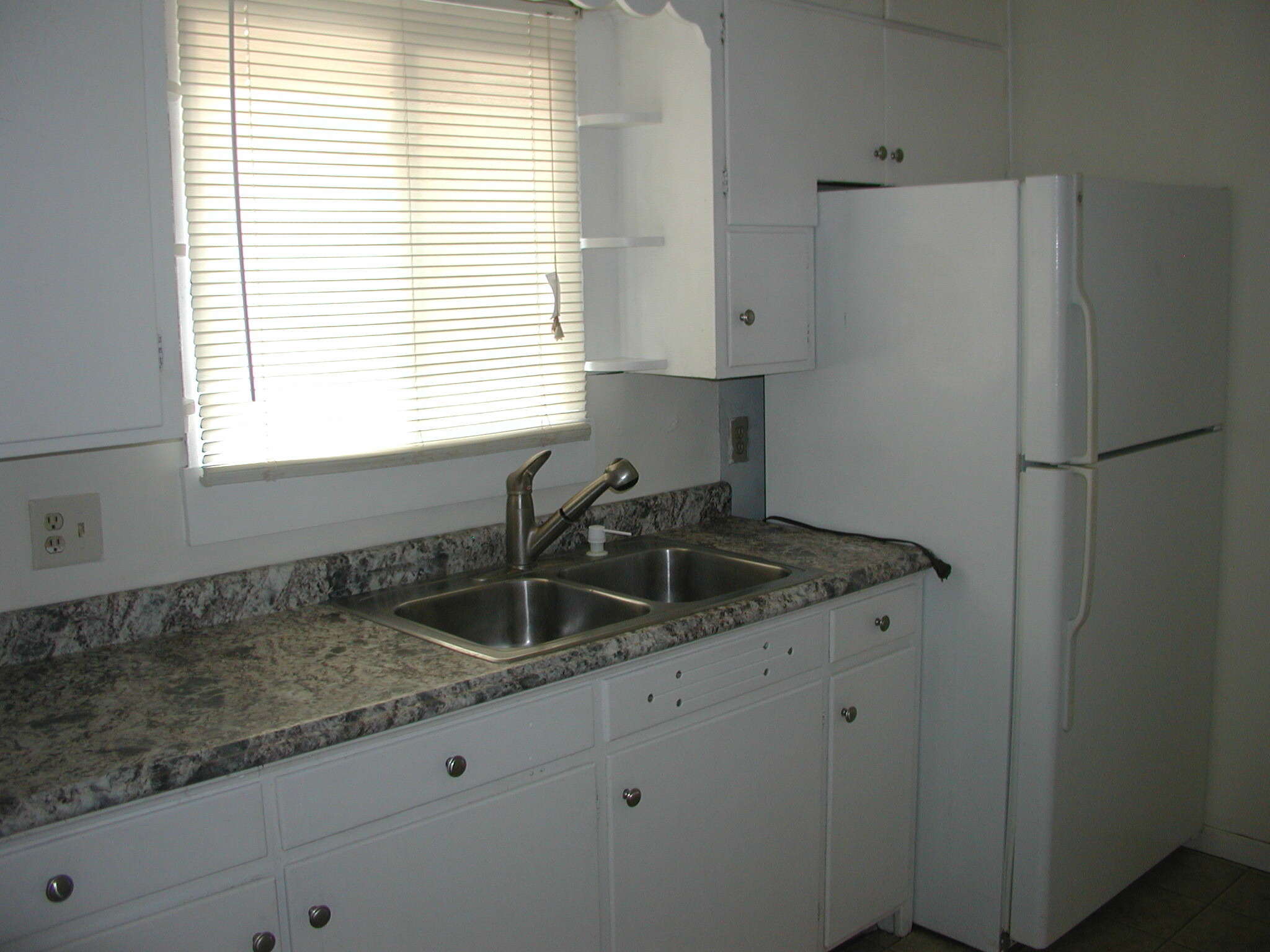 Building Photo - 402 Wolfe Ave