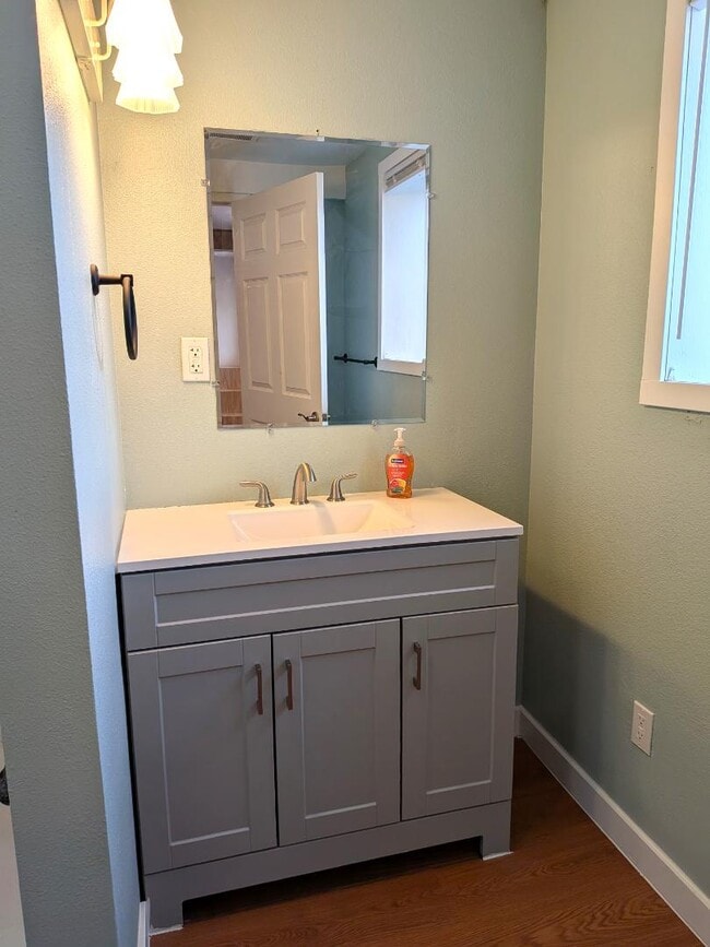 Building Photo - 1221 Toledo St