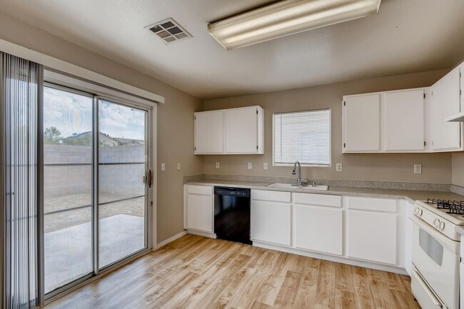 Building Photo - BEAUTIFUL 1 Story, 3 Bedroom 2 Bath Home Near Centennial Hills
