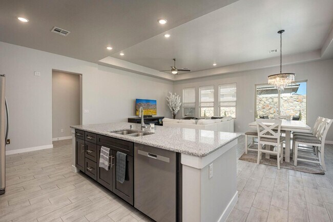 Building Photo - 3865 Jericho St