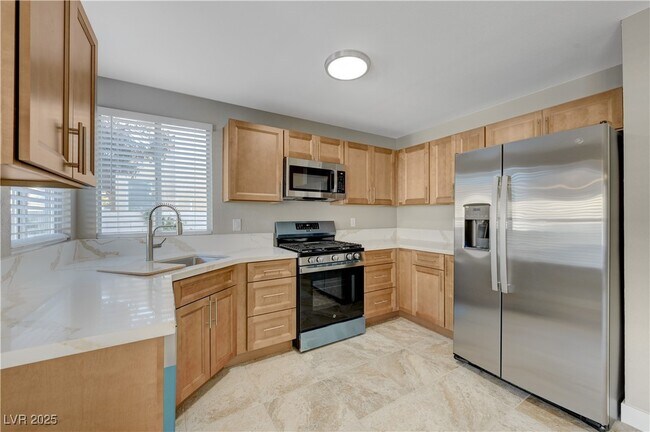 Building Photo - 170 Mirador St