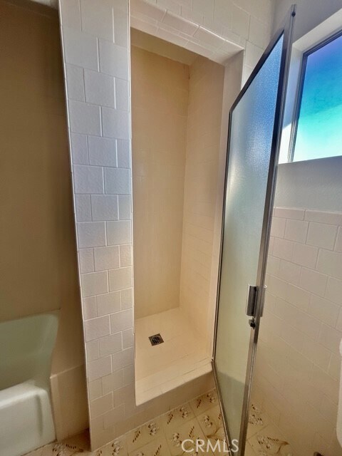 Building Photo - 1233 W 24th St