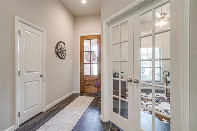 Building Photo - 404 Lacey Oak Ct