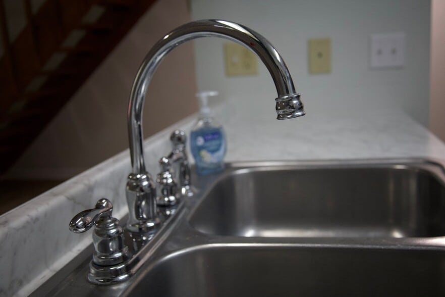 Kitchen sink - 171 Parkbrook Cir