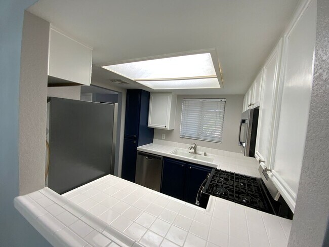 Building Photo - 2 Bed, 2 Bath, Condo with Pools, Fitness Center & Balcony located in Las Vegas, Nevada.