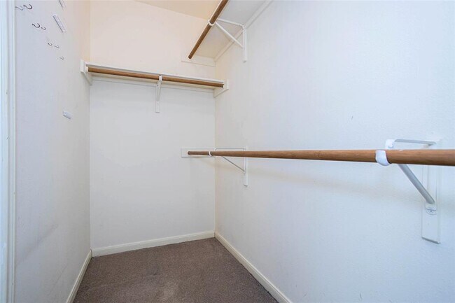 Building Photo - 814 Lantana Dr