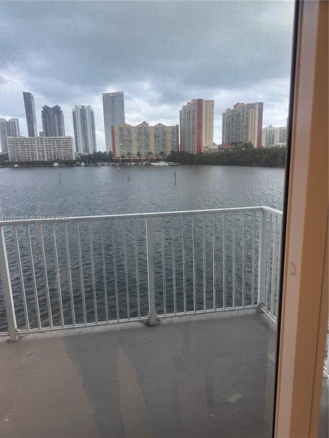 Building Photo - 3922 NE 166th St