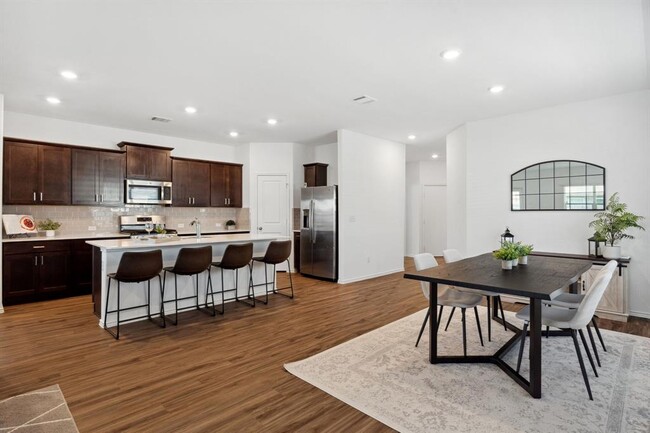 Building Photo - 185 Silver Springs Bend