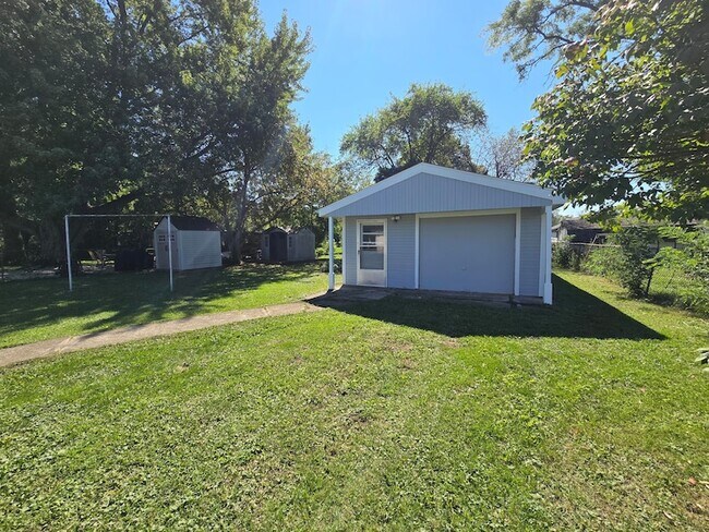 Building Photo - 5423 Stone Ave