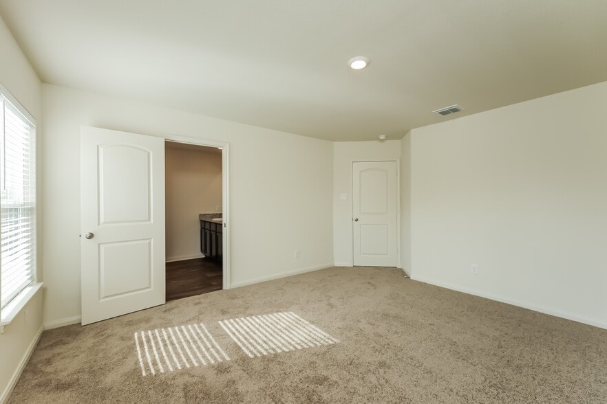 Building Photo - 7310 Lazy Cyn